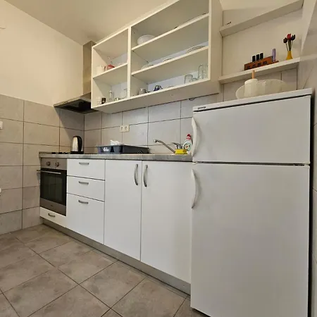 Loris شقة هفار