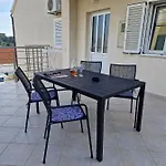 Apartman Loris *